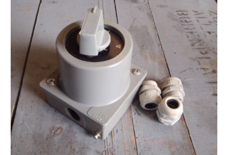 Sterdriehoek schakelaar 3 fase 380 volt 25 Ampère, Unused.