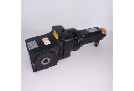 Allen-Bradley Kinetix VPL-B0753-PJ12AA 0,65kW Servomotor / NORD SK93072. Unused.